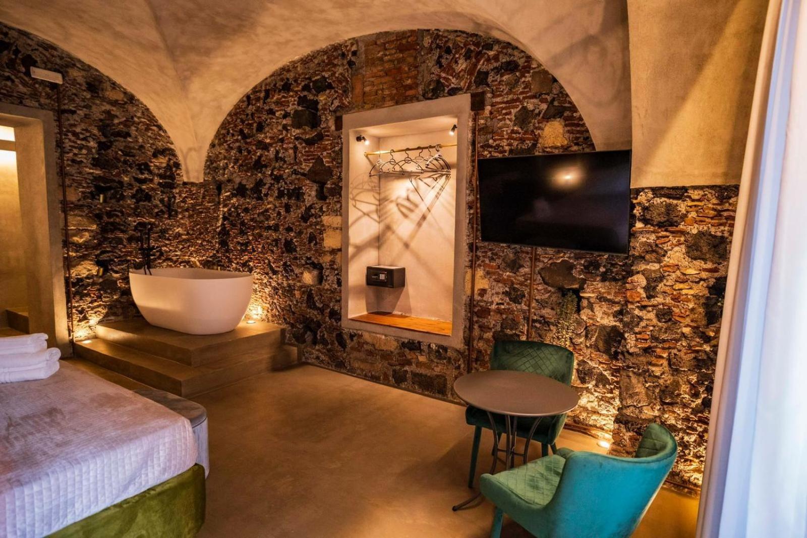Charme Catania Central Suites Bagian luar foto